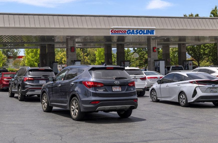 Costco to open its first stand-alone gas station…