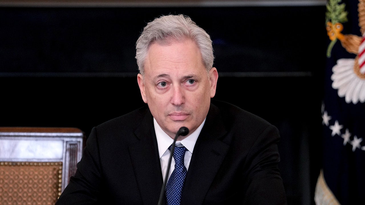 Trump names David Sacks co-chair of new tech…