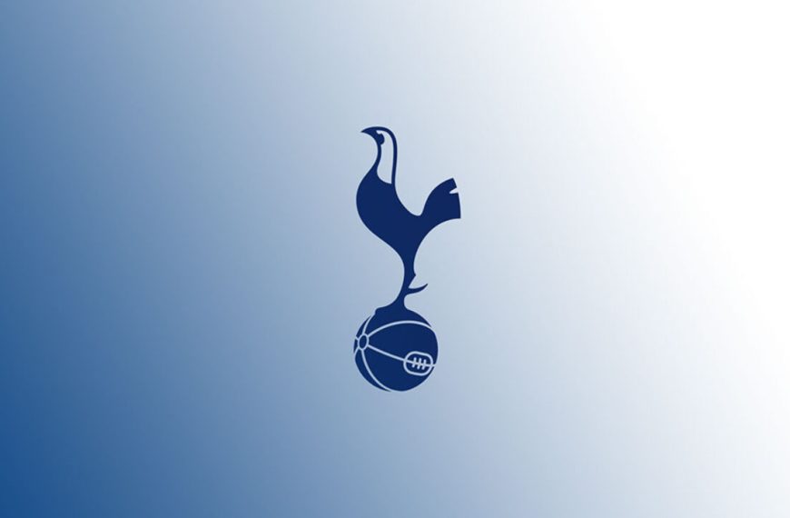 Tottenham Hotspur confirms the signing of Andy Robertson