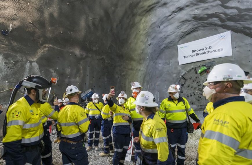 Snowy Hydro 2.0 project facing 10-fold cost blow-out