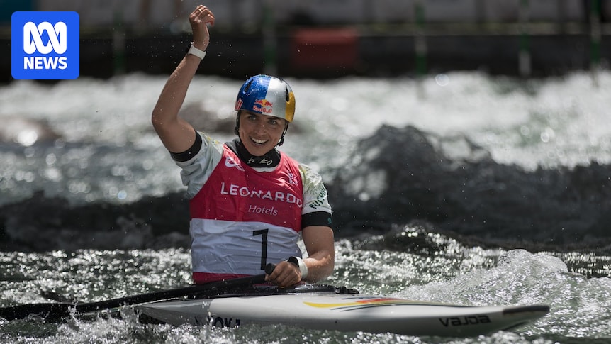 Jessica Fox wins gold at ICF Canoe Slalom…