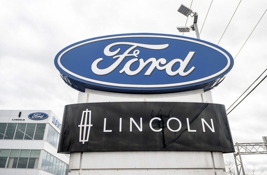 Ford recalls 420,000 Expedition, Navigator SUVs over seat belt defect