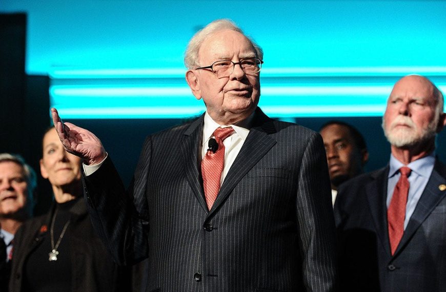 Warren Buffett’s surprisingly simple advice for new investors entering the stock market