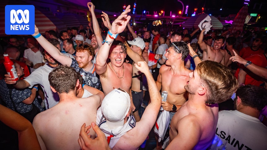 World Cup: England and Norway fans make late dash to Miami for football’s spring break