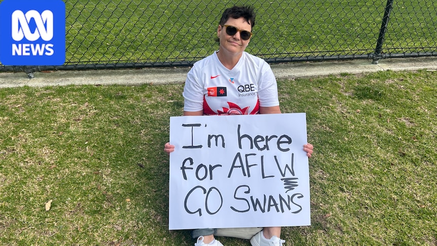 Mixed emotions as Swans fans turn out for historic double-header at SCG amid club scandal