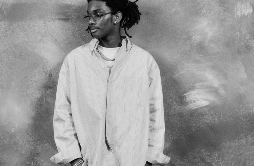 Space Lyrics by Taves | Notjustok