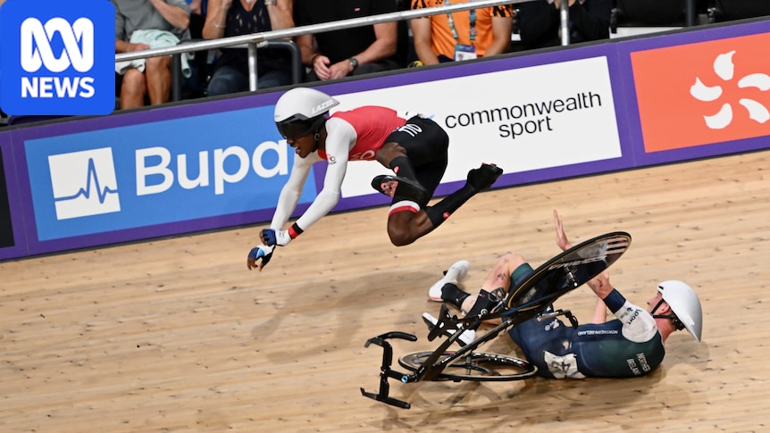 Rider stretchered off track after crash during Commonwealth Games scratch race