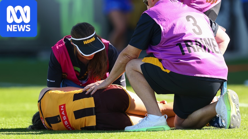 Hawks’ 11-point AFLW win over Bulldogs soured by leg injury for Emily Bates