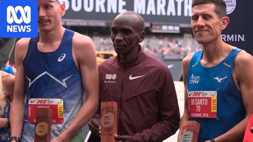 Kenyan star Eliud Kipchoge wins the Melbourne Marathon in record time